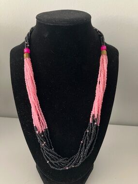 Beaded necklace black and pink